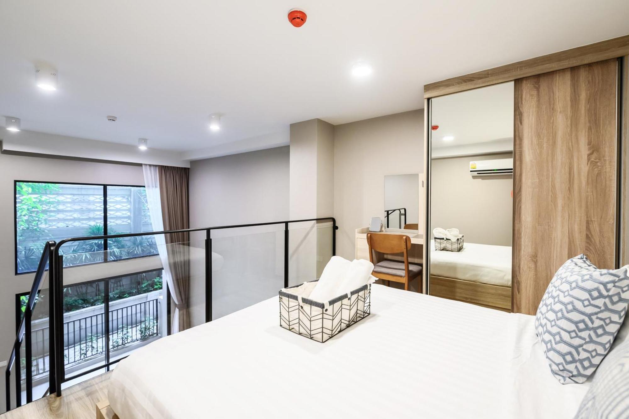 Blossom Sathorn By Plearn Lägenhet Bangkok Rum bild